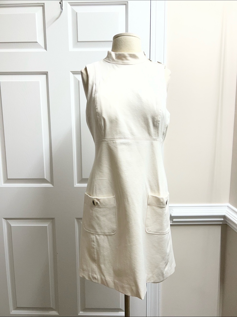 White House Black Market Cream ivory Sleeveless Shift Dress Front Pockets sz 10
